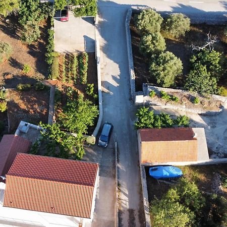 Betini Apartments - Authentic Island Escape Комижа Екстер'єр фото