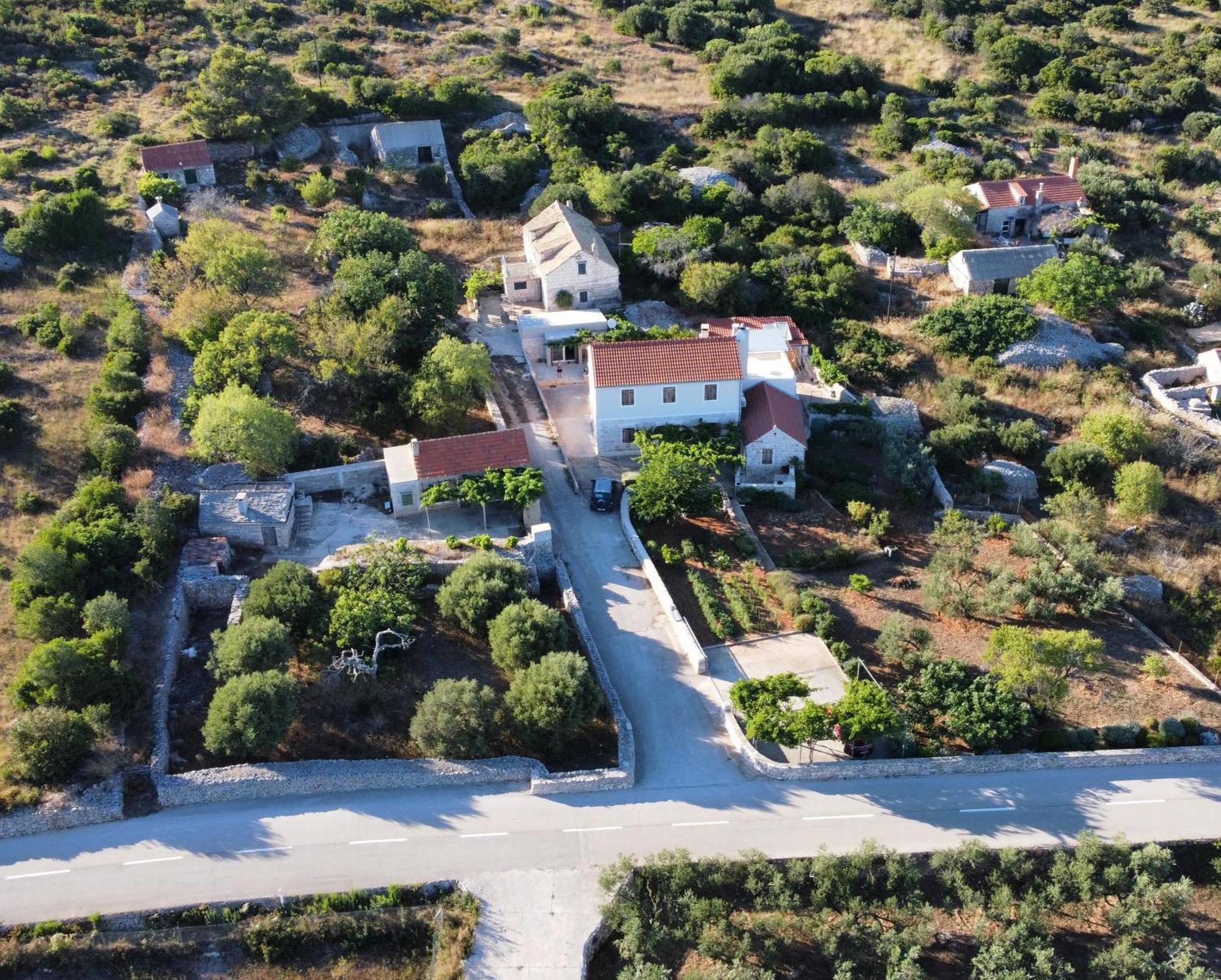Betini Apartments - Authentic Island Escape Комижа Екстер'єр фото
