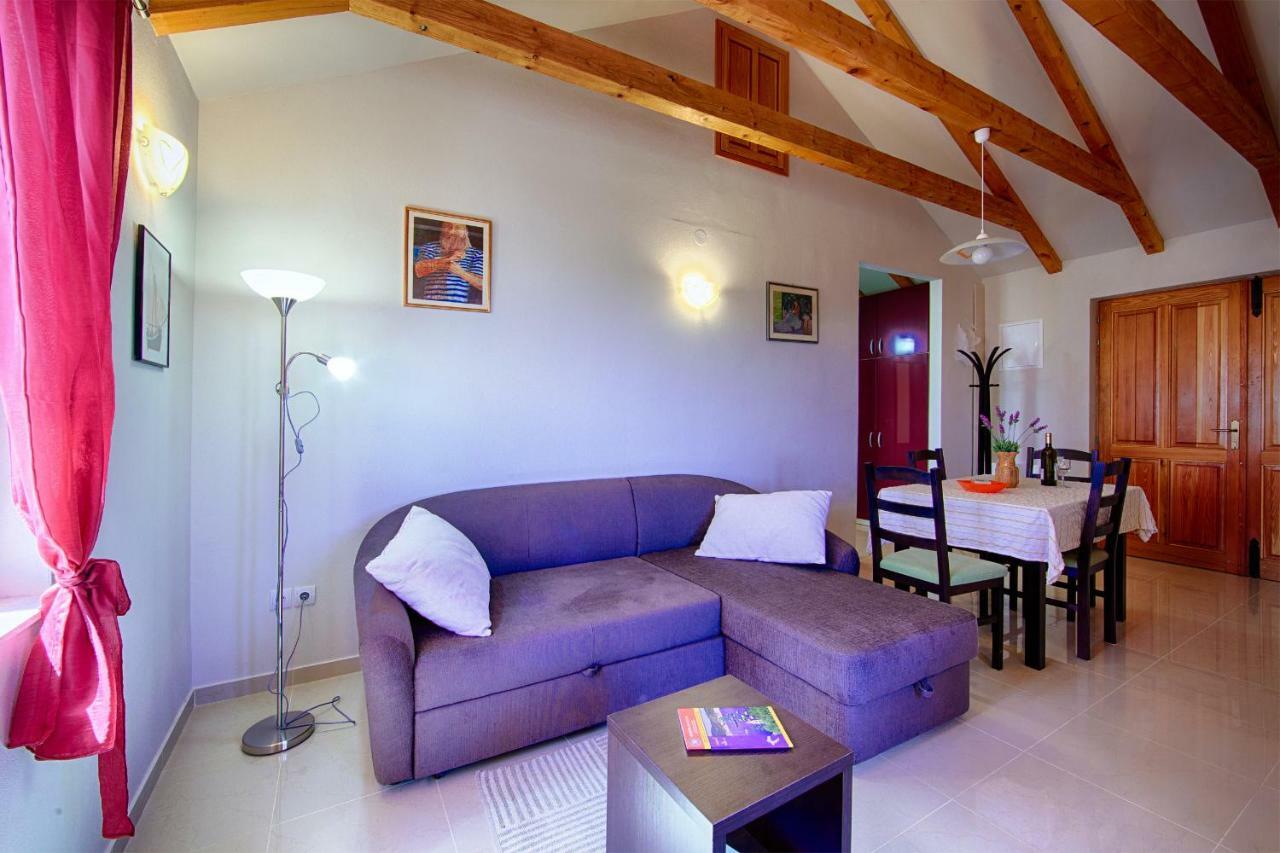 Betini Apartments - Authentic Island Escape Комижа Екстер'єр фото