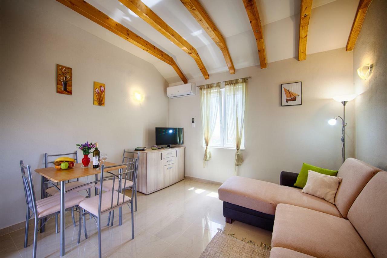 Betini Apartments - Authentic Island Escape Комижа Екстер'єр фото
