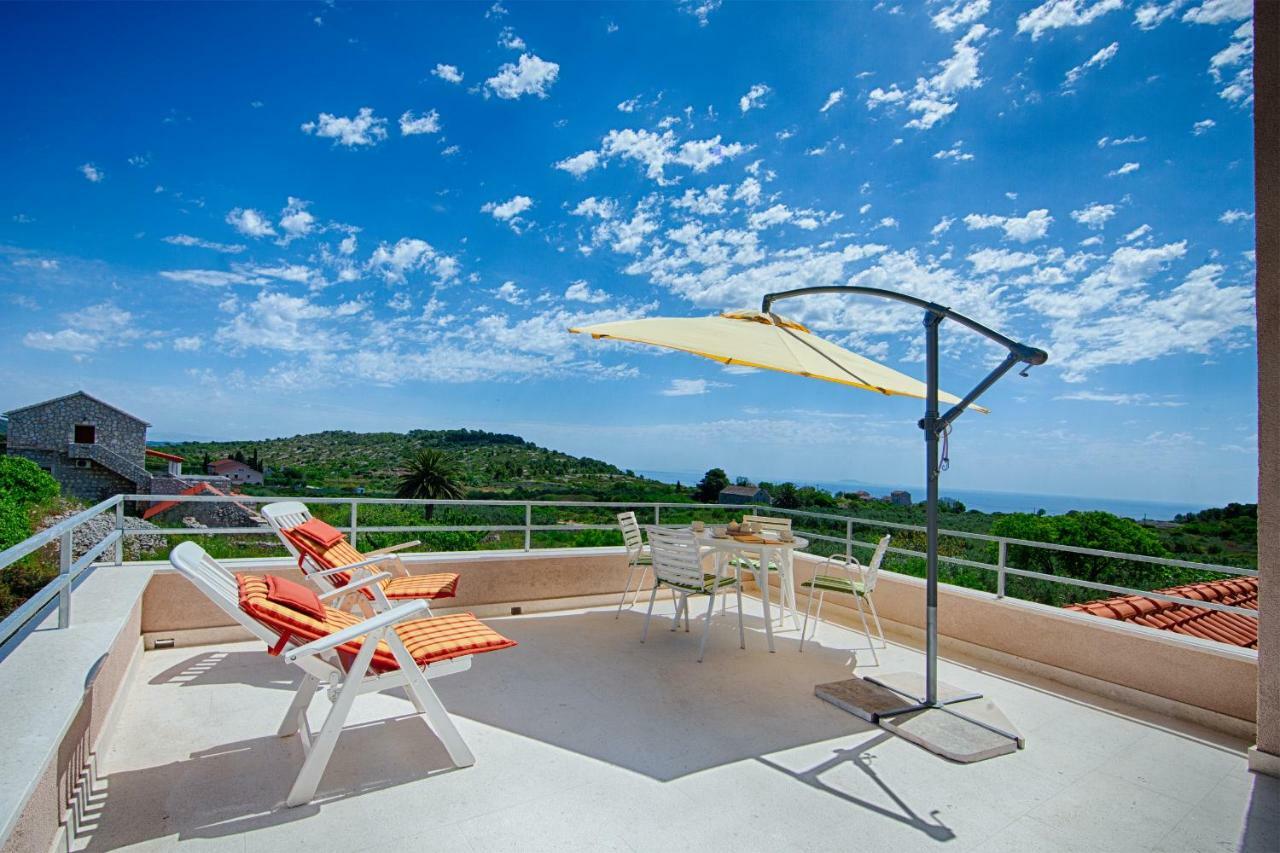 Betini Apartments - Authentic Island Escape Комижа Екстер'єр фото