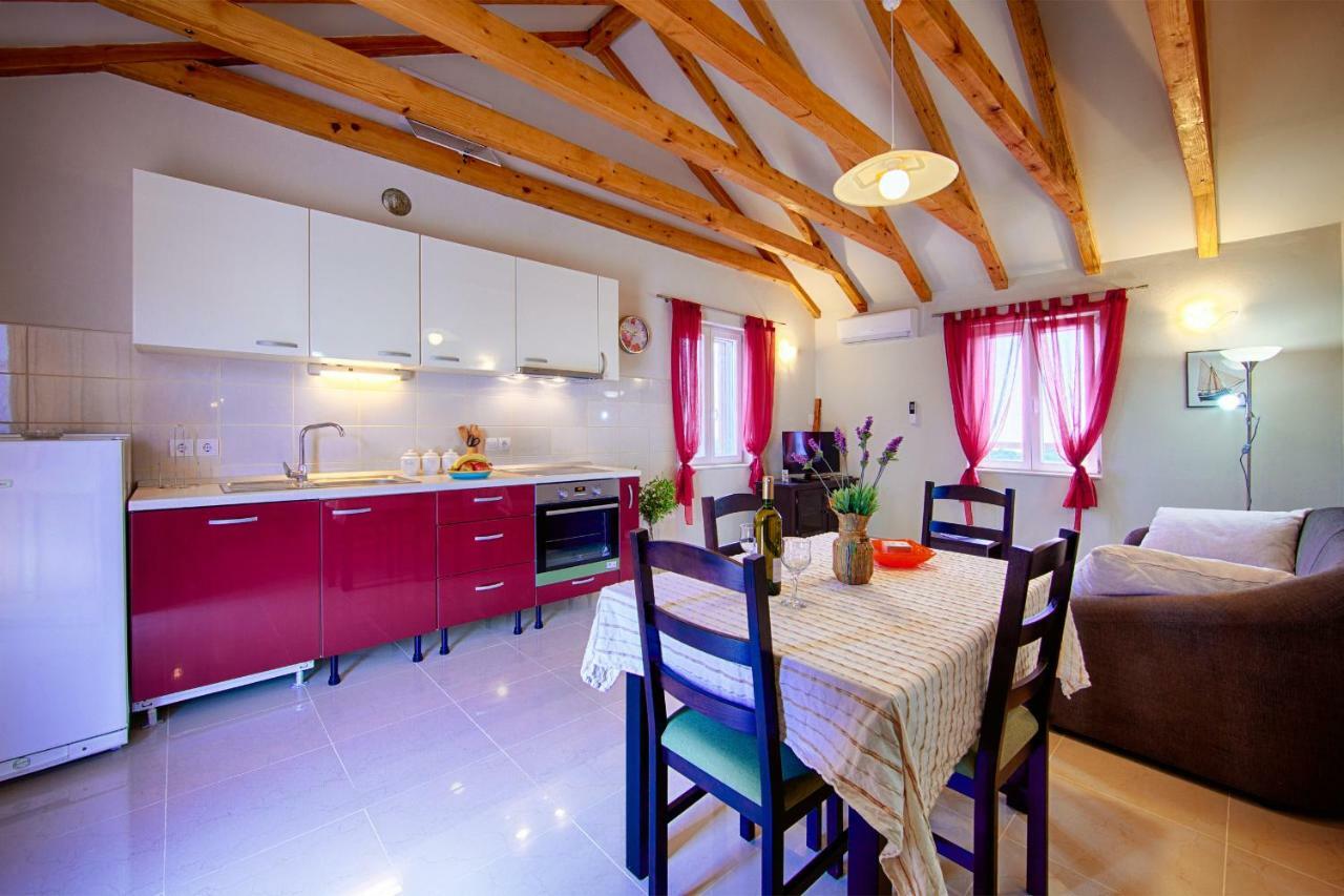 Betini Apartments - Authentic Island Escape Комижа Екстер'єр фото