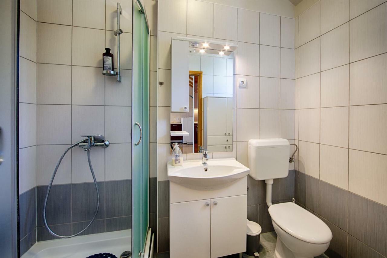 Betini Apartments - Authentic Island Escape Комижа Екстер'єр фото