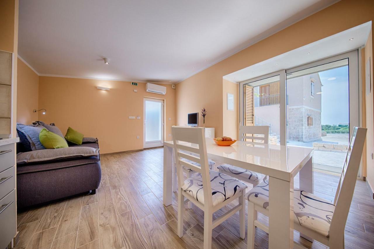 Betini Apartments - Authentic Island Escape Комижа Екстер'єр фото
